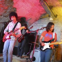 2014-04-20-Boogarins-10